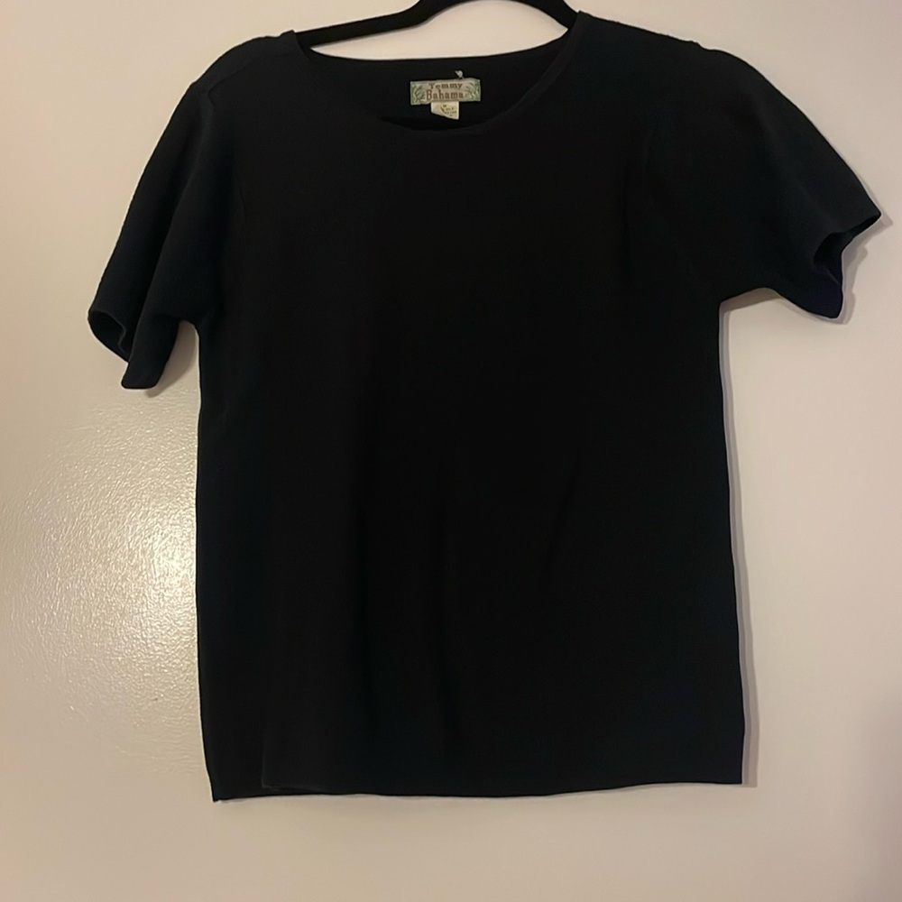 TOMMY BAHAMA Short Sleeved Sweater Top with Stitching Detail (Medium)
